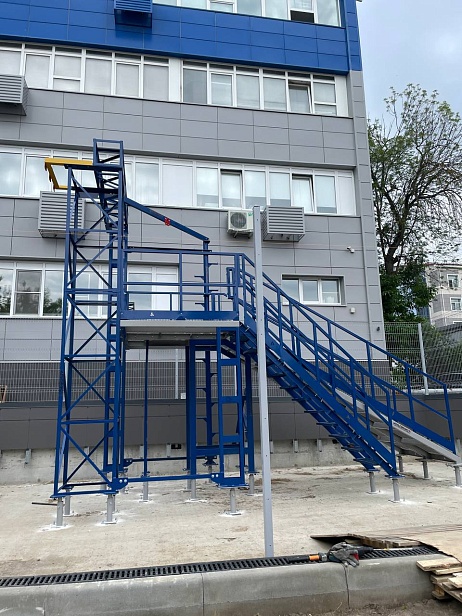 г. Тула. ЧОУ ДПО «Тульский УЦ «Энергетик» установил учебно-тренировочный комплекс "Альпинист - 3-01-1" для отработки работ 