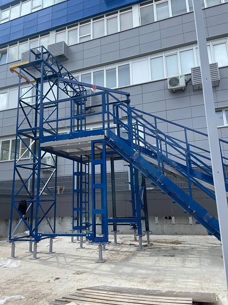 г. Тула. ЧОУ ДПО «Тульский УЦ «Энергетик» установил учебно-тренировочный комплекс "Альпинист - 3-01-1" для отработки работ 